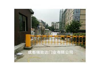 成都道閘機(jī)廠家●成都停車場管理系統(tǒng)|成都瑞致達(dá)門業(yè)