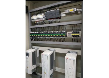 北京配電柜生產廠家本公司主營：各種配電柜、控制柜、